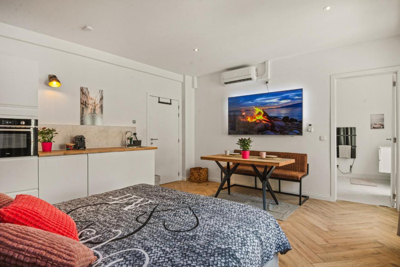 Suite City Center In Quiet Street & Airco Antwerp Exterior photo